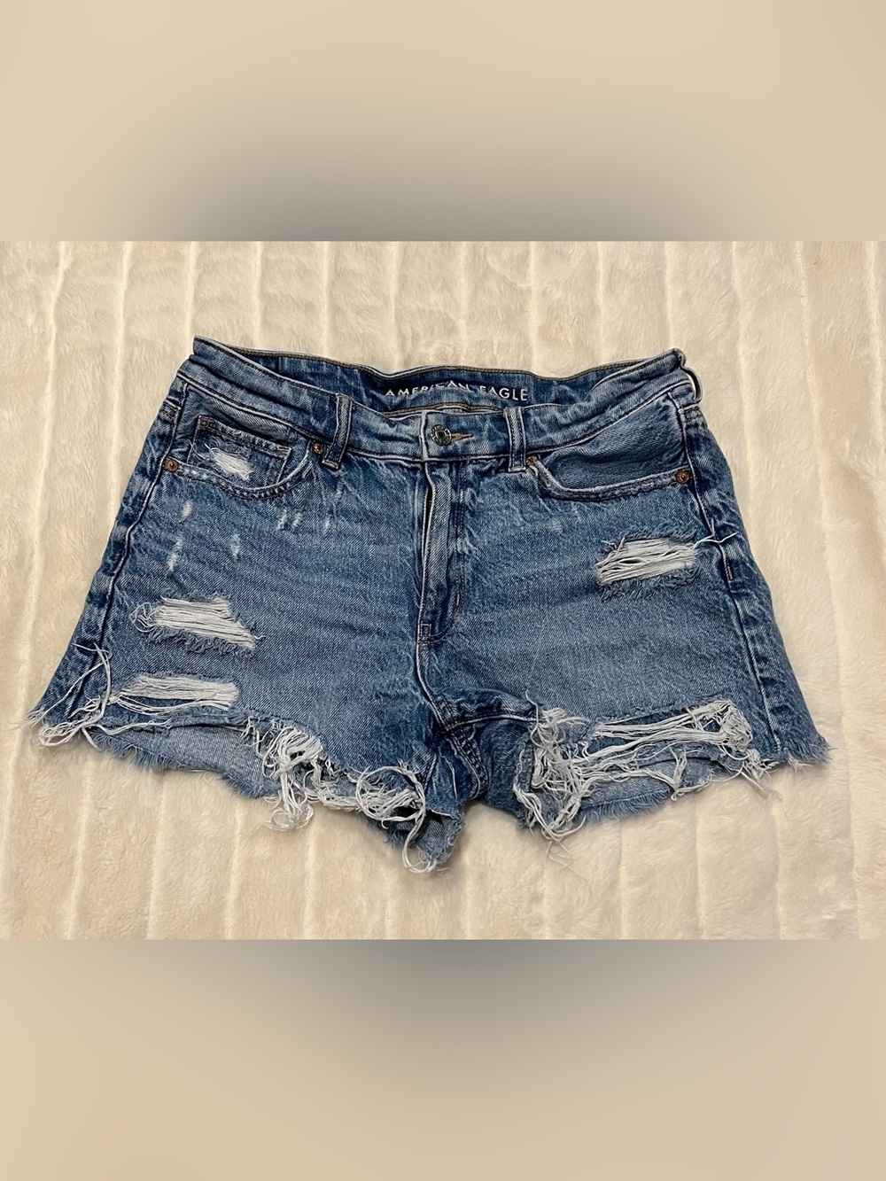 American Eagle Size 8 Mom Shorts Denim Jean Blue Distressed Cutoff Festival Rips